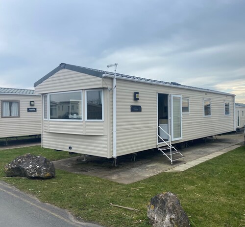 Seaside Dog Friendly Caravan Retreat in Porthcawl