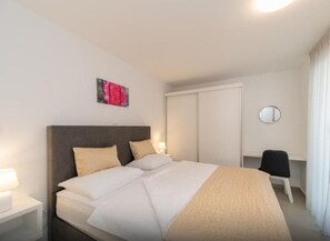 2 chambres, fer et planche Ă repasser, Wi-Fi, draps fournis