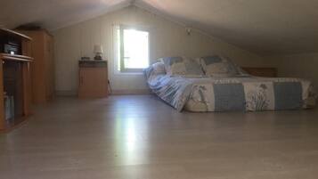 2 chambres, fer et planche Ă repasser, draps fournis