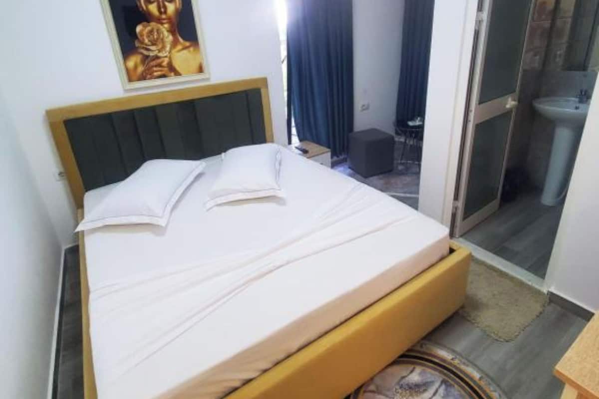 Deluxe Double Room | Free WiFi, bed sheets
