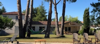 5 kms d'Aix en Provence (Puyricard) villa 4 chambres piscine jardin 2000 m2
