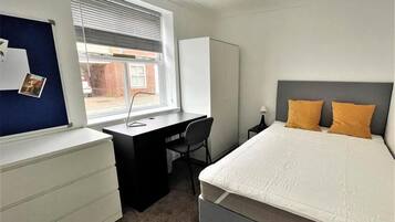 House | 5 bedrooms, free WiFi, bed sheets