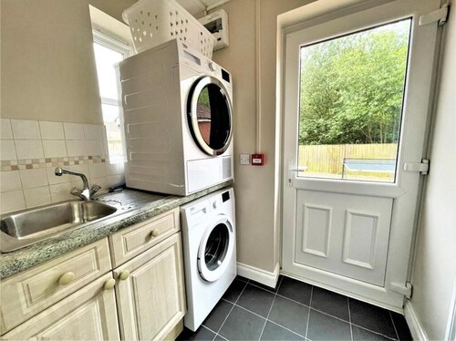 Housesleeps10-garden-parking-family&contractorsok