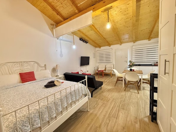 1 bedroom, free WiFi, bed sheets