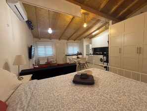 1 bedroom, free WiFi, bed sheets