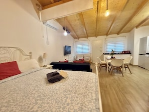 1 bedroom, free WiFi, bed sheets