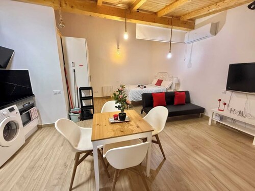 Rosa HOME · Quiet Private House Close to Madrid City Center