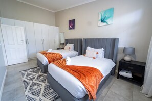 2 chambres, fer et planche à repasser, Wi-Fi, draps fournis