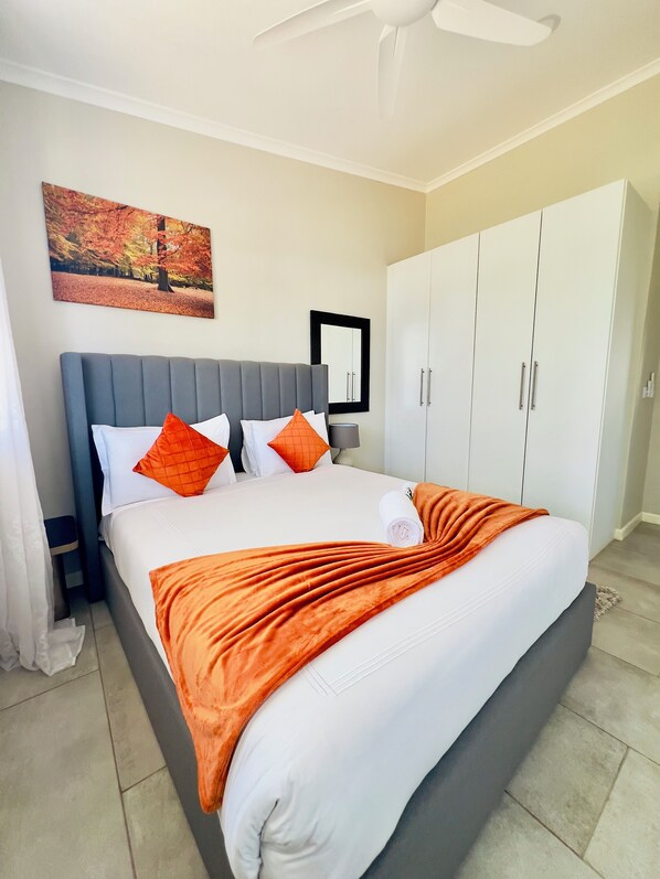 2 chambres, fer et planche à repasser, Wi-Fi, draps fournis