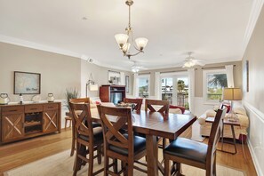 Interior - Easy walking access to all the holiday fun—even ice skating on the pier! (Tybee Island)