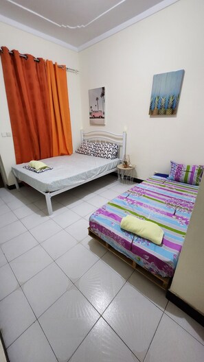 Quarto triplo básico, sacada | Wi-Fi de cortesia