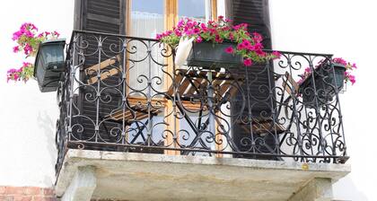 Gabry Guest House a Hold House in the hills with pool & WiFi, AC