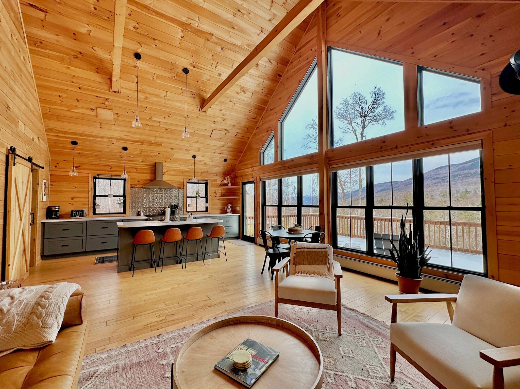 スマートテレビ、暖炉、テレビゲーム、卓球台