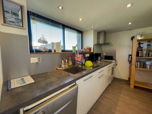 雪櫃、微波爐、焗爐、爐具