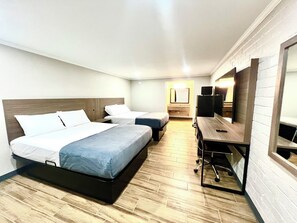 Double Room | Desk, laptop workspace, free WiFi - Economy Suites Extended Stay Tulsa (Tulsa)