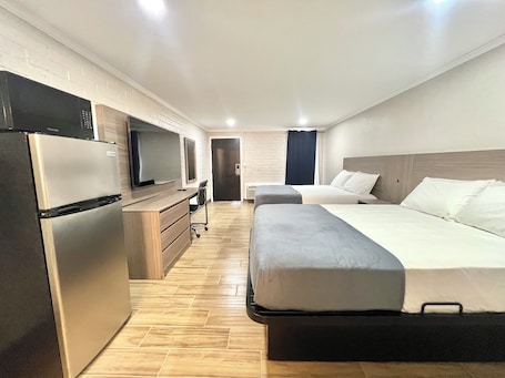 Escritorio, espacio para trabajar con laptop y wifi gratis