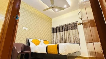 Premium Room, Air conditioning, City View | Room amenity