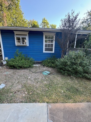 Basic Single Room | Property grounds - Hotel Payton (Austin)