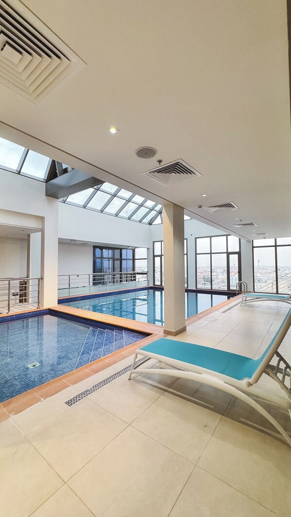 2 piscines couvertes