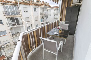 Outdoor dining - .Apartamento Caribe (Nerja)