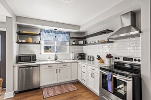 Micro-ondes, four, plaque de cuisson, lave-vaisselle