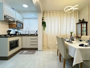 Appartement | Cuisine privée | Bouilloire électrique, grille-pain