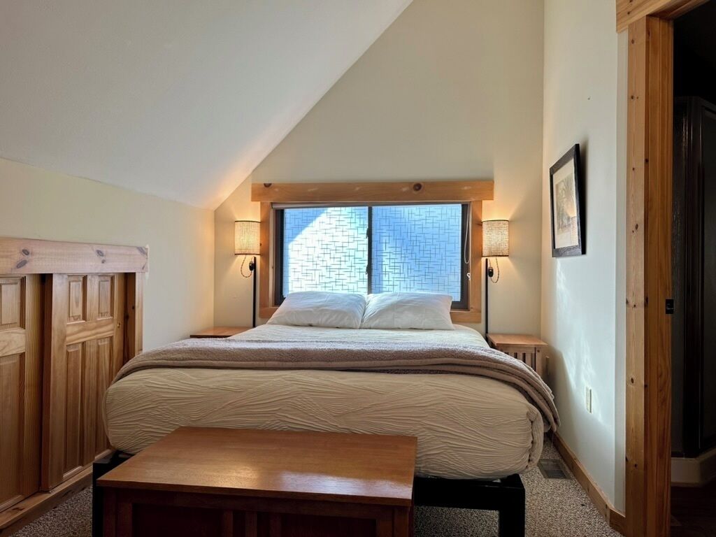 2 bedrooms, desk, free WiFi, bed sheets