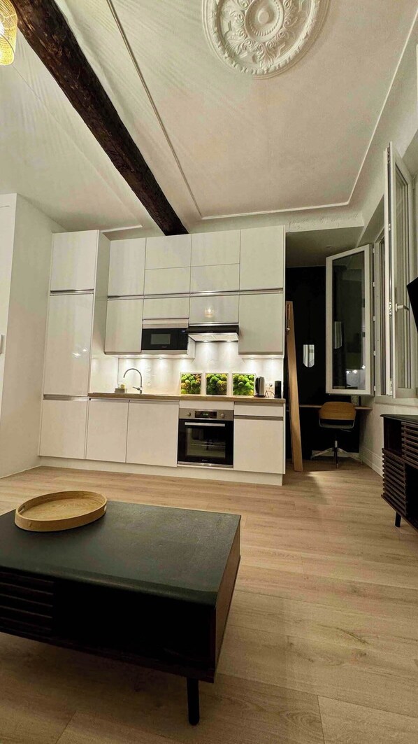 Fridge, microwave, oven, coffee/tea maker