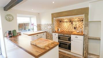 Dishwasher, cookware/dishes/utensils