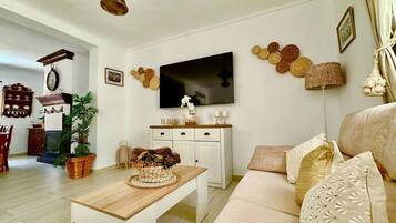 Smart TV, fireplace