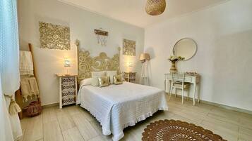 6 slaapkamers, een strijkplank/strijkijzer, reisbedje, wifi