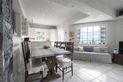 Paliouri Cottage by Luxlikehome