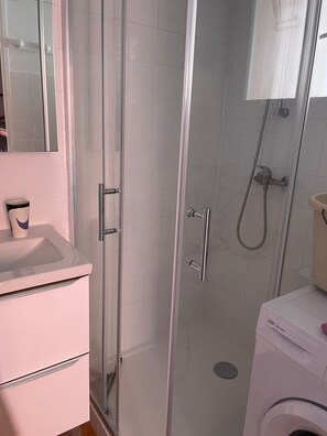 Shower, hair dryer, toilet paper