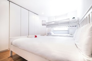 3 chambres, fer et planche à repasser, Wi-Fi, draps fournis