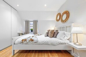 3 bedrooms, iron/ironing board, WiFi, bed sheets