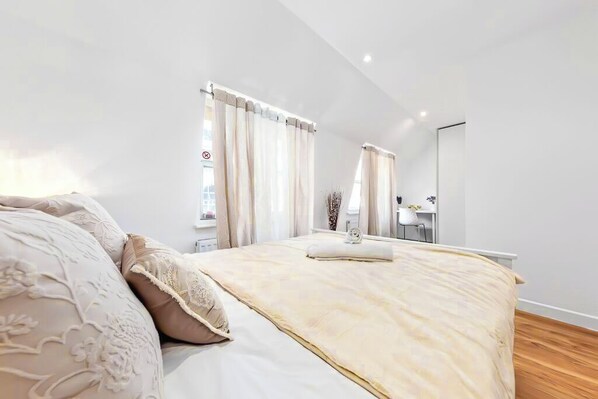 3 bedrooms, iron/ironing board, WiFi, bed sheets