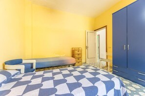 3 bedrooms, iron/ironing board, bed sheets