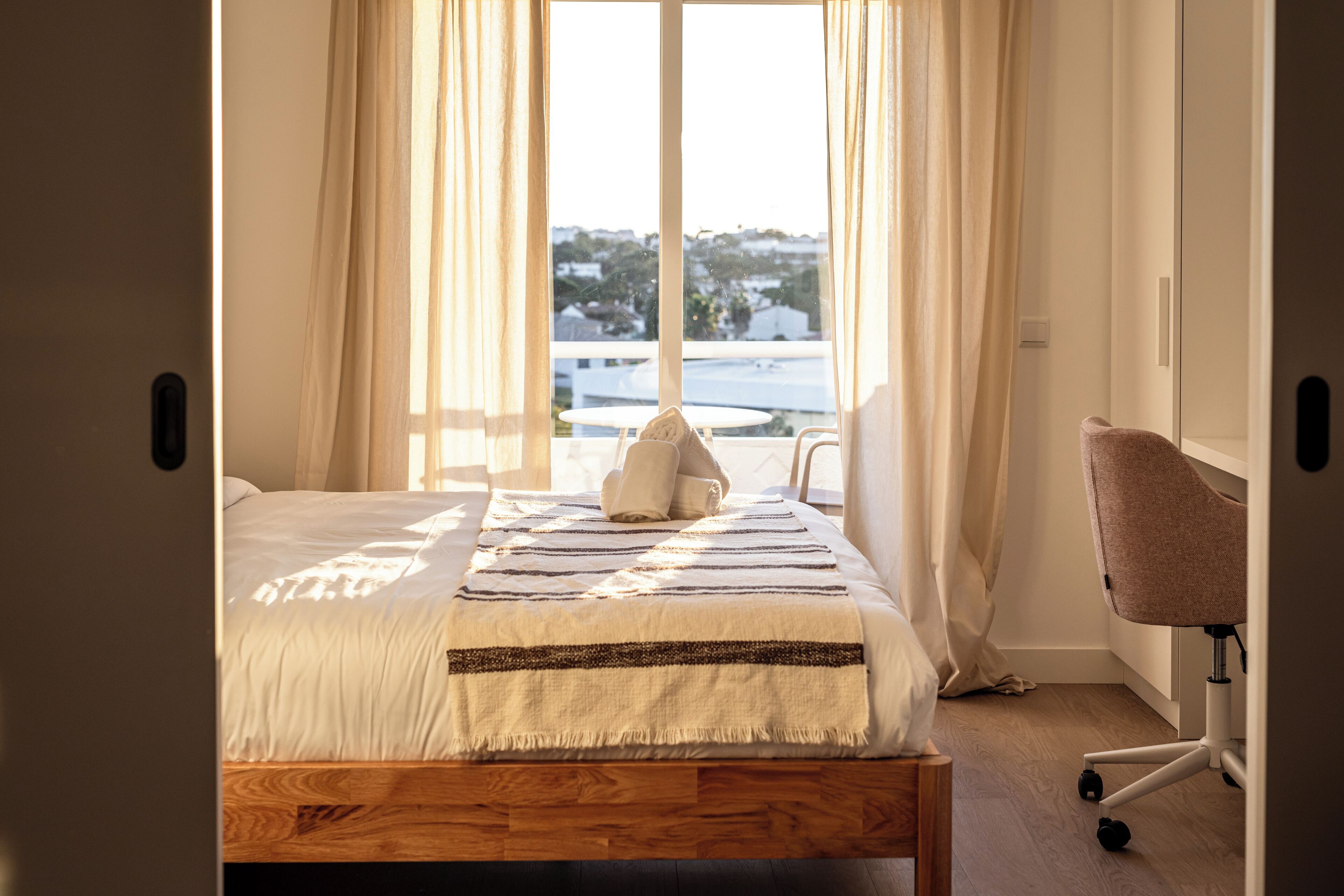 Grand Apartment, 1 Queen Bed with Sofa bed, Balcony | Desk, laptop workspace, free WiFi