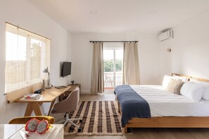 Stúdió, erkély | Íróasztal, laptophoz jól használható munkafelület és ingyenes wifi