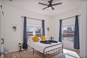 4 habitaciones y espacio para trabajar con laptop 