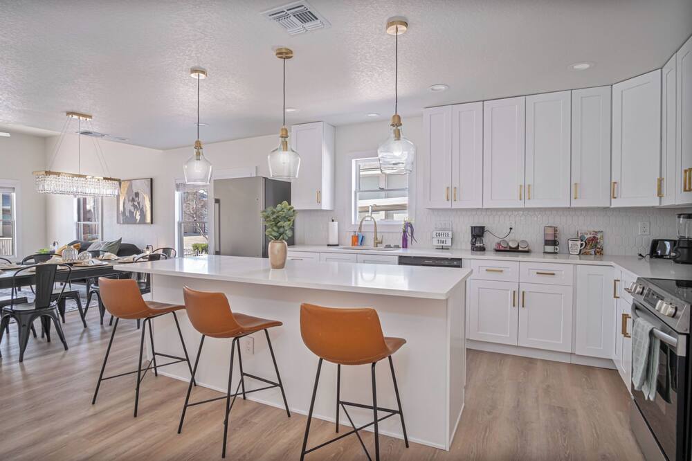 Create Memories 4br/3ba Near Riverwalk & Downtown!