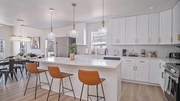 House (4 Bedrooms) | Private kitchen | Microwave, oven, coffee/tea maker, dining tables