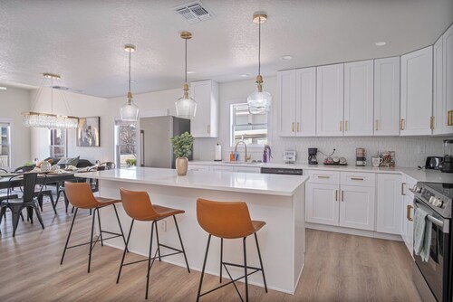 Create Memories 4br/3ba Near Riverwalk & Downtown!