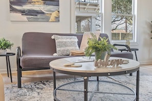 House (4 Bedrooms) | Living area | 50-inch TV with digital channels - Stylish & Spacious Comfort 4br/3ba Downtown Gem! (San Antonio)