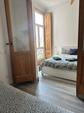 3 chambres, fer et planche à repasser, Wi-Fi, draps fournis