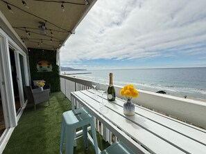 Outdoor dining - Oceanfront Escape - Steps to Beach - Stunning Views & Balcony (Redondo Beach)