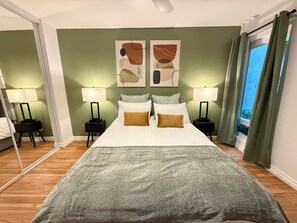 1 bedroom, in-room safe, desk, iron/ironing board - Oceanfront Escape - Steps to Beach - Stunning Views & Balcony (Redondo Beach)