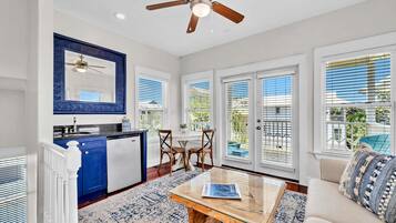 House, Multiple Beds (Dragonfly Dreams 30A) | Living area