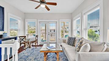 House, Multiple Beds (Dragonfly Dreams 30A) | Living area