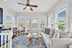 Maison, plusieurs lits (Dragonfly Dreams 30A) | Coin séjour